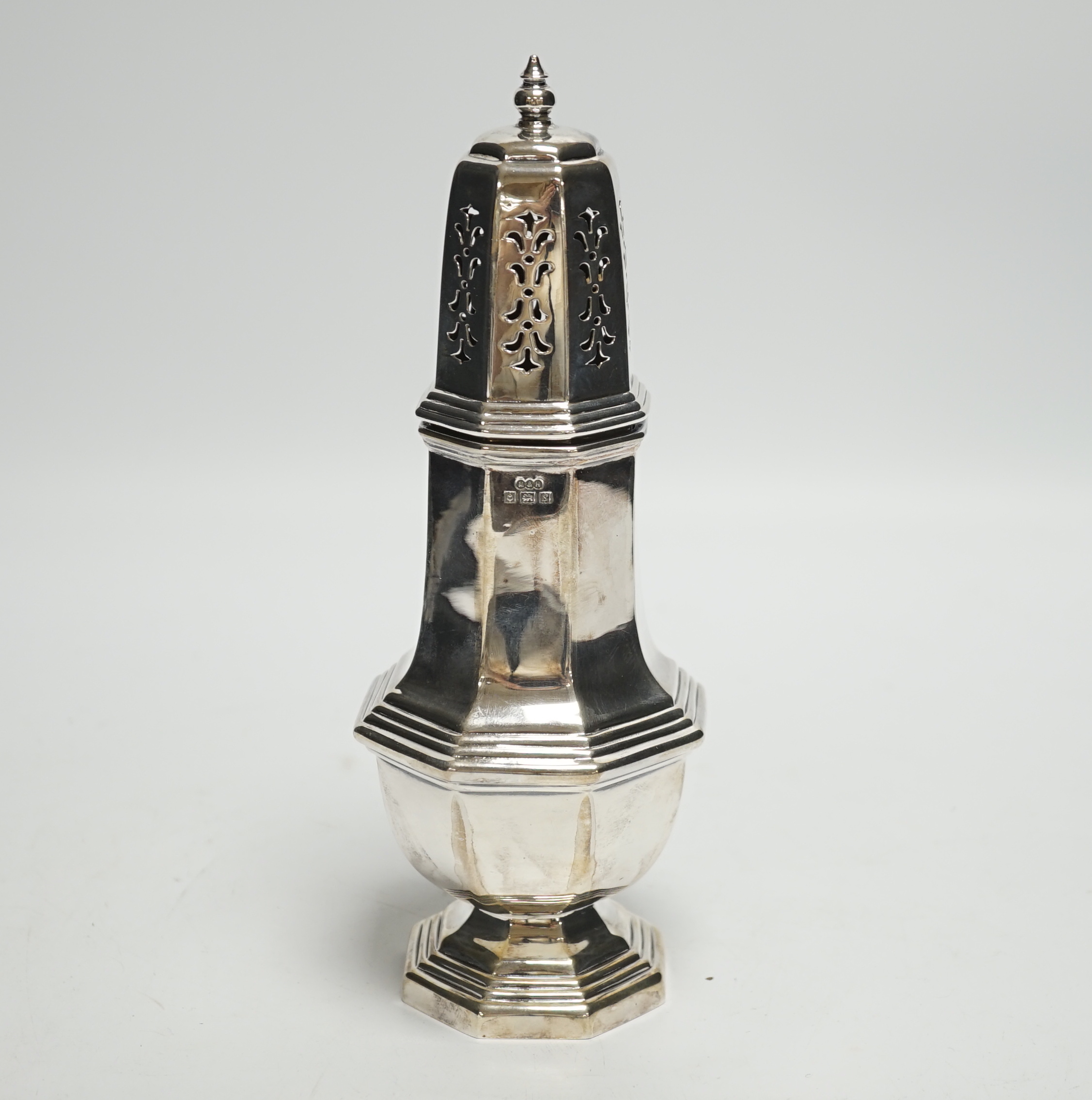 A modern octagonal silver sugar caster, M&H, Birmingham, 1967, 21.2cm, 7.6oz.